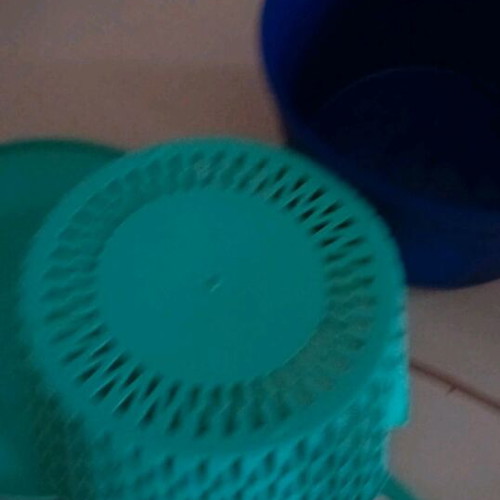 Large container with strainer, lid and stirrer like new