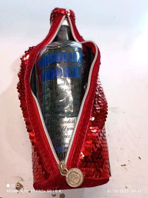 Колекционерски калъф Absolut Vodka Red Disco Edition като нов