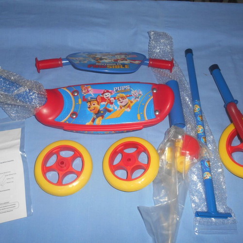 Paw Patrol Scooter new with anti-slip surface and 3 wheels