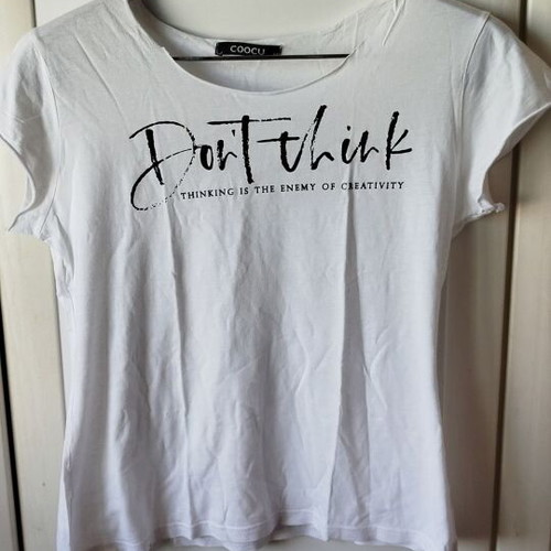 Benissimo T-shirt Size M white like new with laser cut