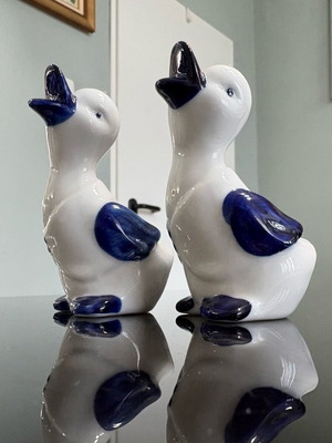 Porcelain vintage duck figurine salt and pepper set new