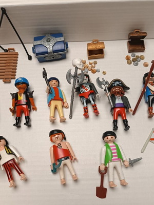 Playmobil комплект пирати употребяван, 10 фигури с аксесоари