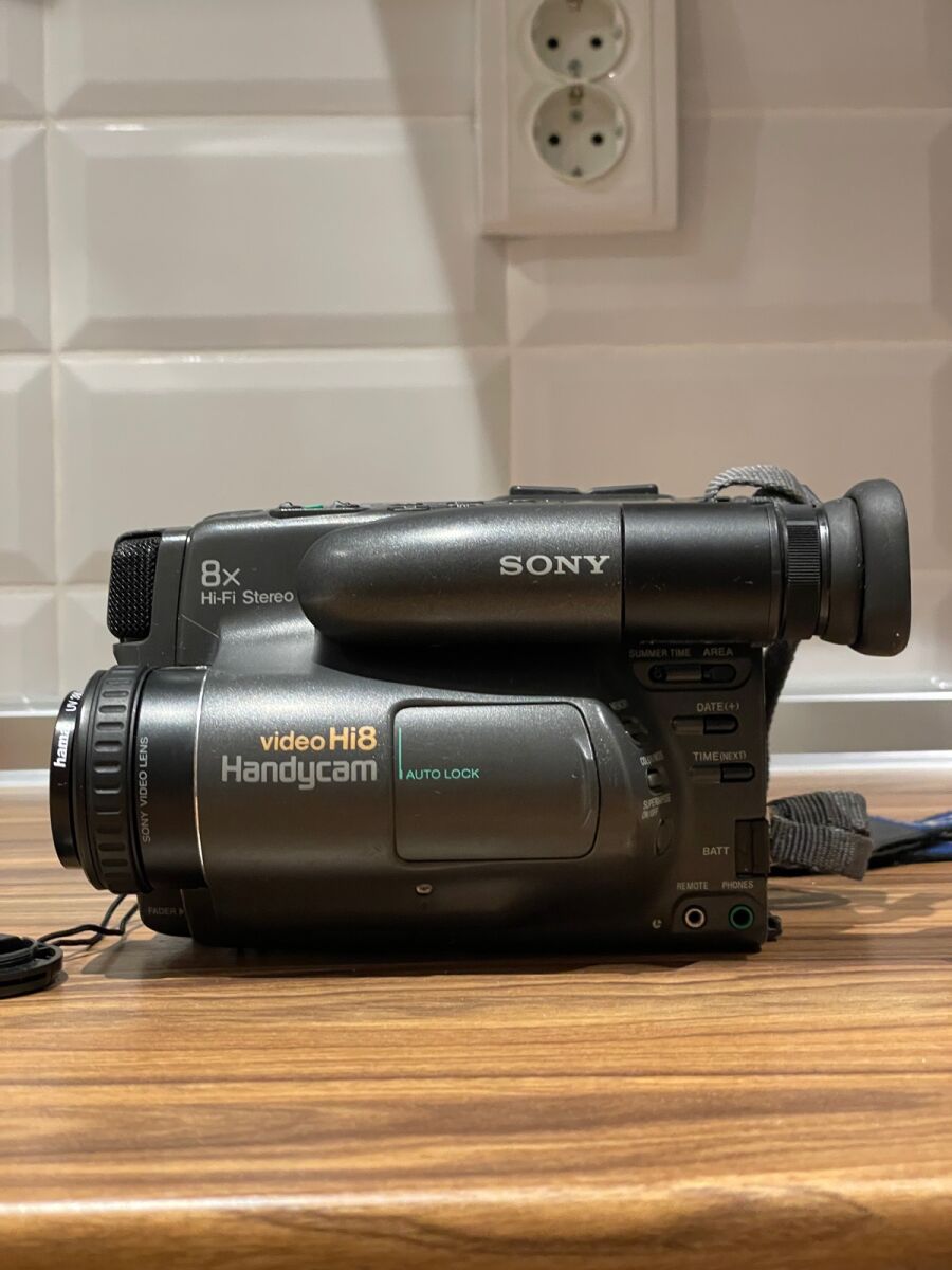 Sony Handycam CCD-TR707E Hi8 like new… - € 44,99 - Vendora.cy