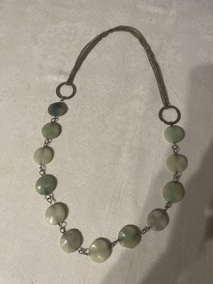 Vintage long necklace with green flat beads and double chain like new