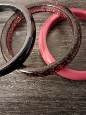 Bracelets like new, set of 3, black and multicolor