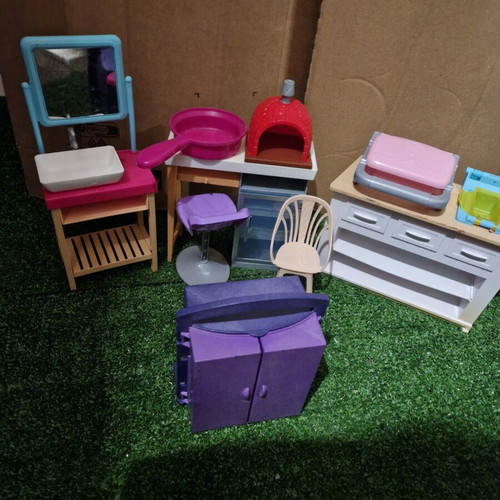 Barbie furniture set like new