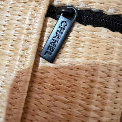 Chanel Beauté Les Beiges summer essentials toiletry bag new