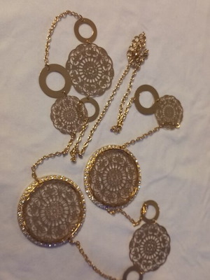 Long necklace 109 centimeters new, gold color