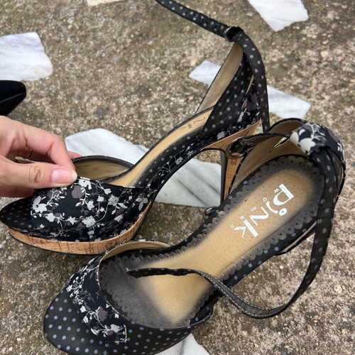 Pinko sandals black with flowers like new, size 40