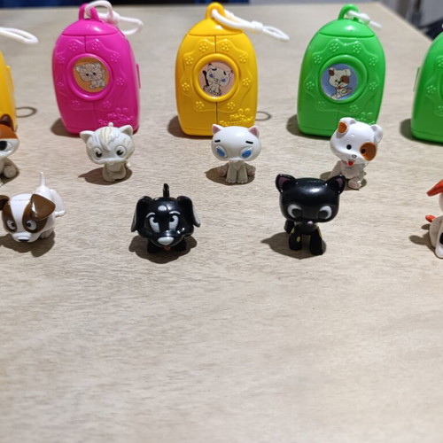 Pet Surprise Candy Toys Dogs like new, collectible miniatures