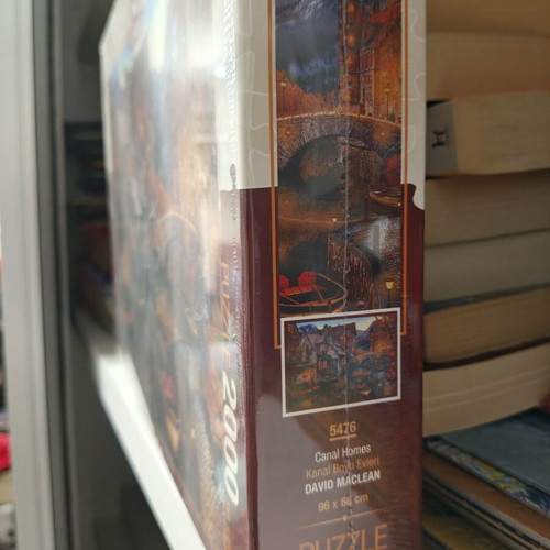 Art Puzzle 2000-piece sealed puzzle, houses along canal