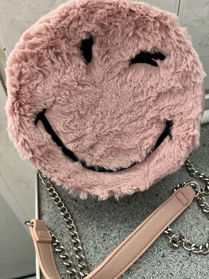 Pink round furry bag used with silver chain