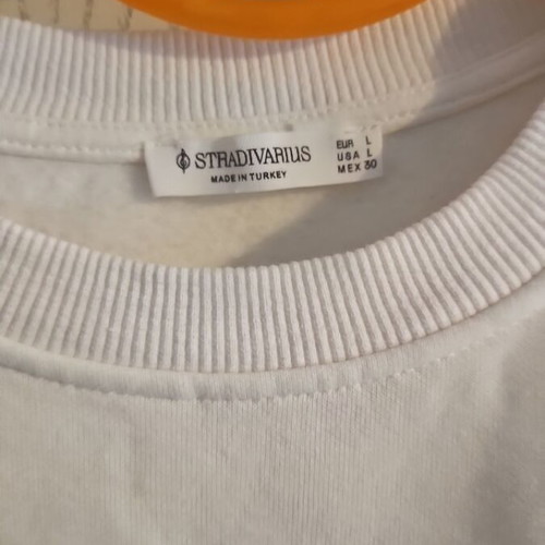 Stradivarius women's sweatshirt like new, white and blue, size Large