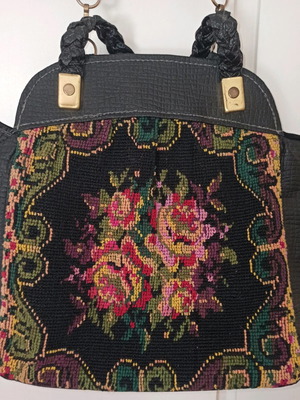 Vintage τσάντα ώμου μαύρη με λουλούδια petit point μεταχειρισμένη
