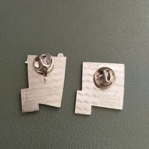 Pins Athens 2004 weightlifting, like new
