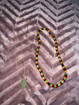 Necklaces like new, set of 2, black and red
