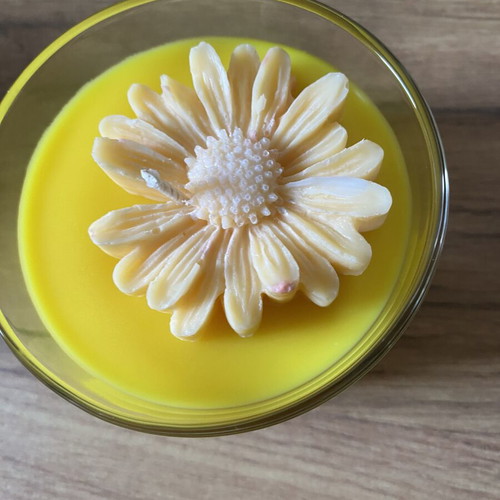 Soy Wax Candle Daisy with Vanilla Scent