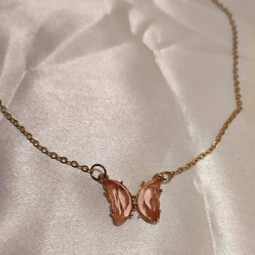Romantic pink butterfly necklace new in gift box