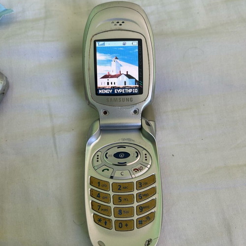 Samsung T100 phone set used, one works, one for parts