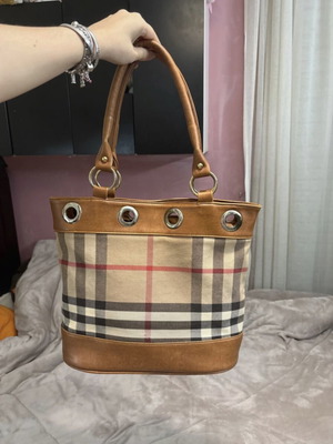Vintage shoulder bag with Burberry design