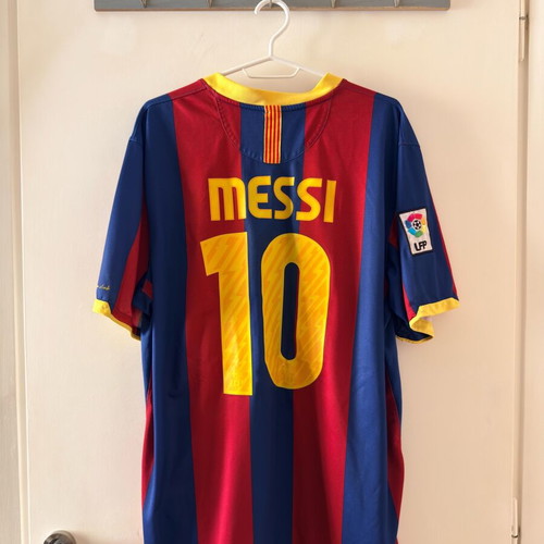 Barcelona jersey 2010/11 like new, authentic size XL
