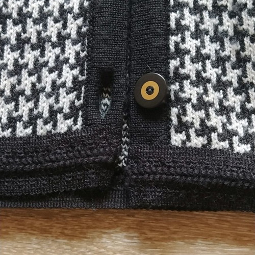 Knitted wool cardigan pied de poule used, women's size L