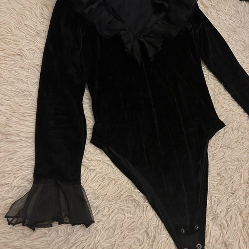 Velvet black bodysuit like new, size L