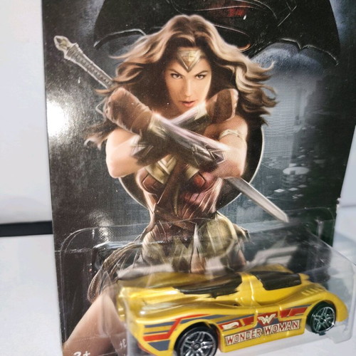 Hot Wheels Diecast DC Superheroes Wonder Woman Power Pistons 1:64 New
