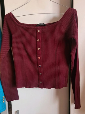Top like new, size M, red