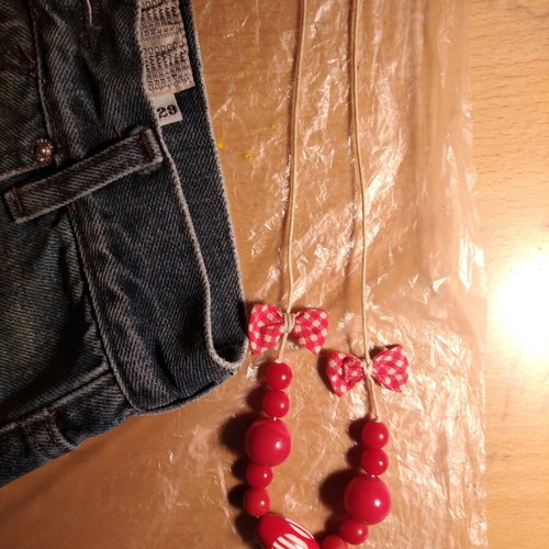 Beaded necklace with adjustable size