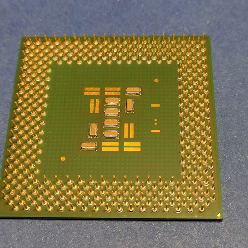 Intel Celeron 800 MHz processor used (SL55R)