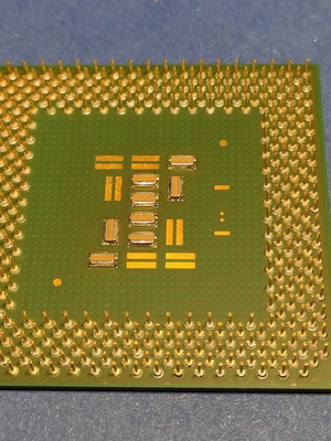 Intel Celeron 800 MHz processor used (SL55R)
