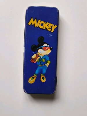 Mickey Mouse metal pencil case from the 90s used with keychain