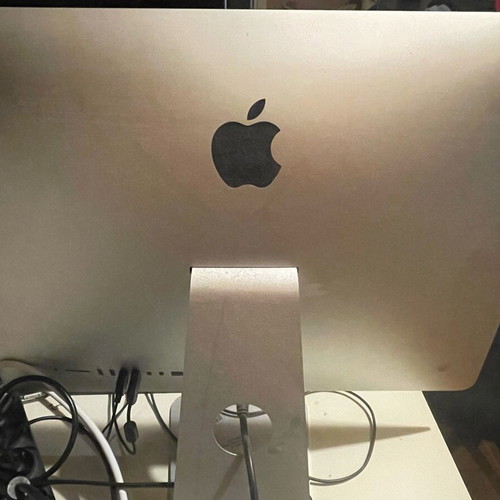 iMac 21.5” Late 2015 used without keyboard and mouse