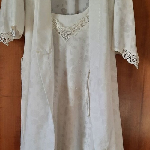 Vinco robe and nightgown set No 48 new, white-cream