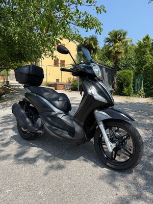 Piaggio Beverly 350 SportTouring scooter 2016