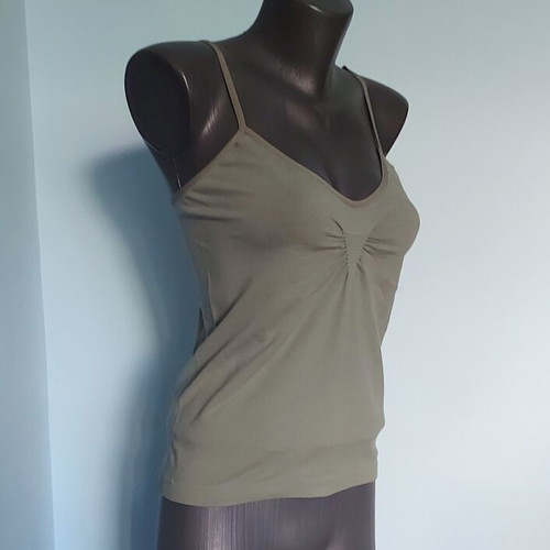 Only seamless branded top with shaping bra effect like new, pistachio