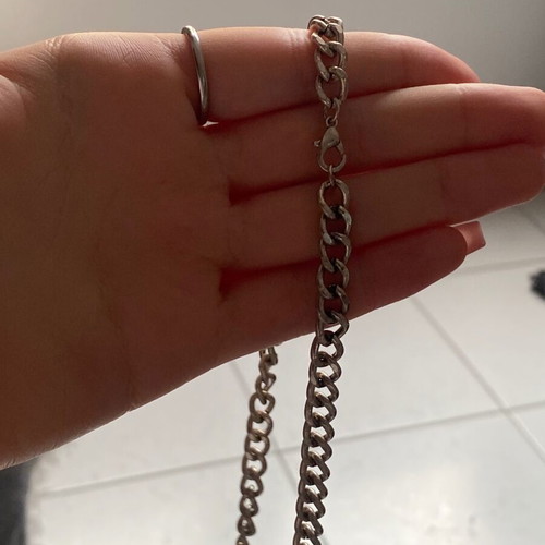 Bershka silver chain necklace used, medium condition