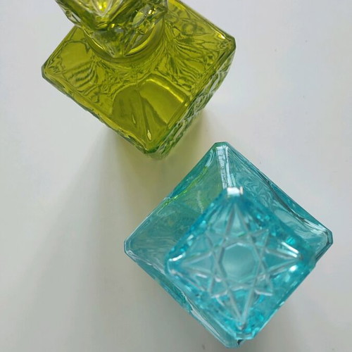 Carafes vintage style, like new, green and blue set of 2