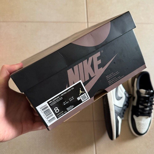 Jordan 1 Low Mocha sport shoes size 41, like new