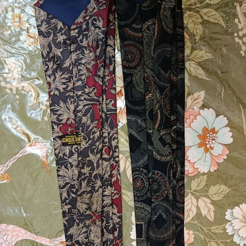Two men's ties like new, colorful and solid colors
