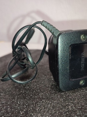 Φορτιστής Nokia αγγλικού τύπου.