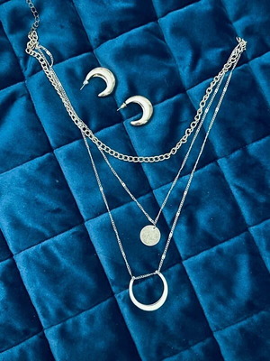 Jewelry set used, gold color with necklace and earrings