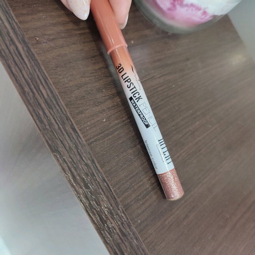 Lip liner new with rhinestones