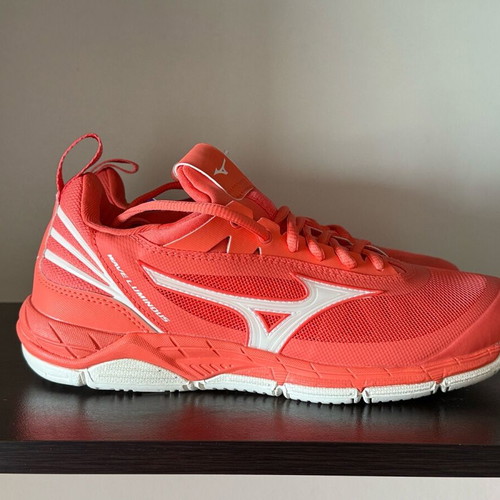 Mizuno Wave Luminous Volleyball shoes new, size 39, with box