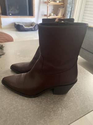 Zara ankle boots deep burgundy with side zipper, size 39
