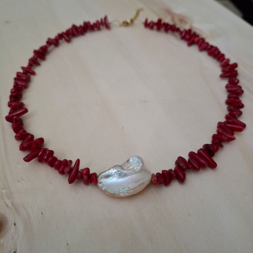 Handmade necklace with red coral and iridescent shell