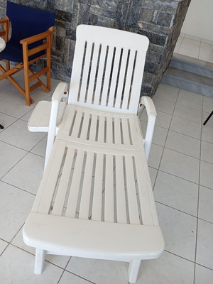Plastic sun lounger like new