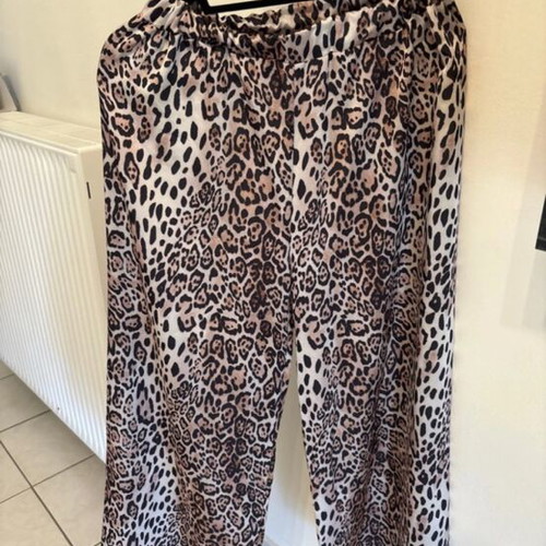 Leopard print pants used, one size, black and brown