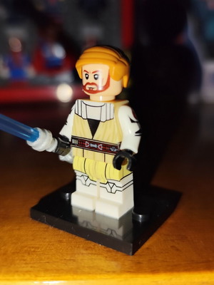 Obi-Wan Kenobi Jedi Armor φιγούρα σαν καινούργιο με βάση και μπλε lightsaber